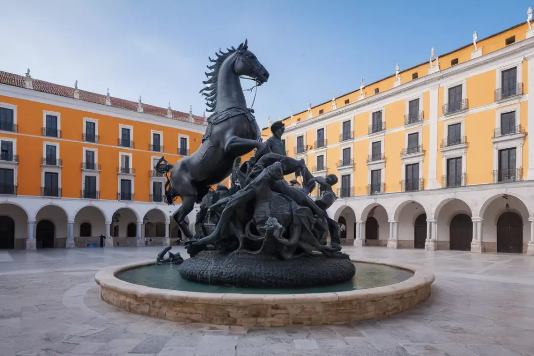 A Plaza Mayor és a Nemzeti Szobrászati Múzeum Valladolidban