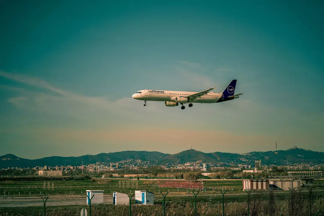 Barcelona El Prat repülőtérről metróval, vagy busszal hogyan juthatunk be a városba?