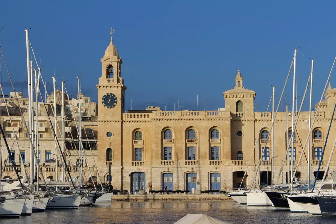 Birgu (Vittoriosa) Málta középkori kincsesládája a Grand Harbour partján