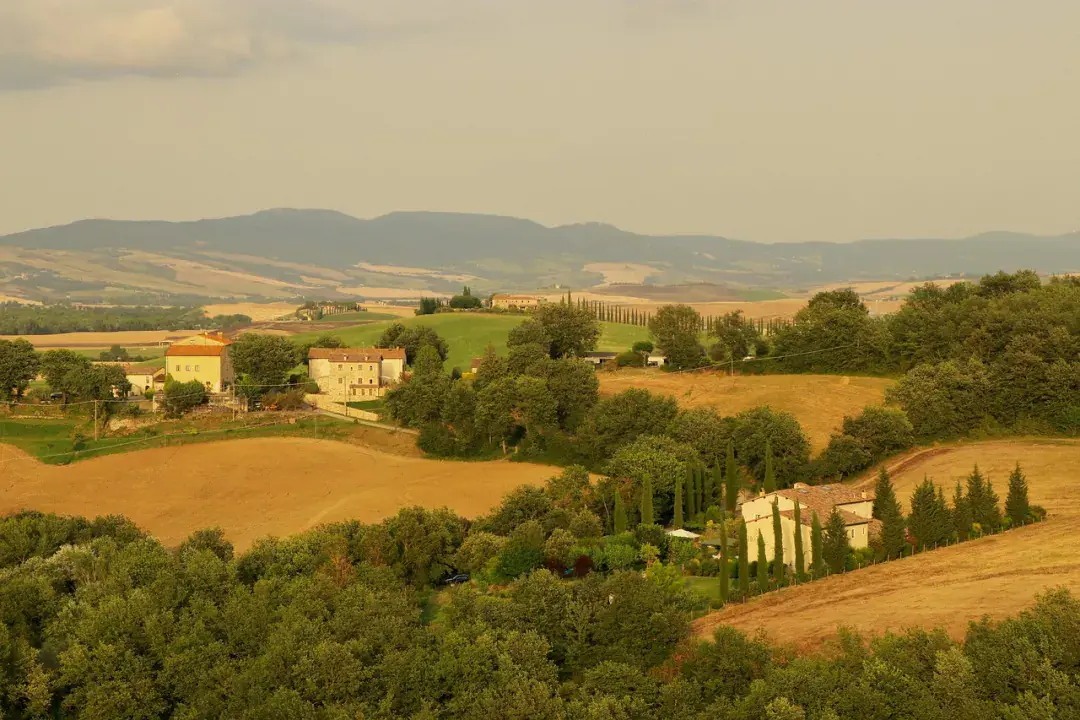 Brunello, dombok, borospincék, irány Val d’Orcia