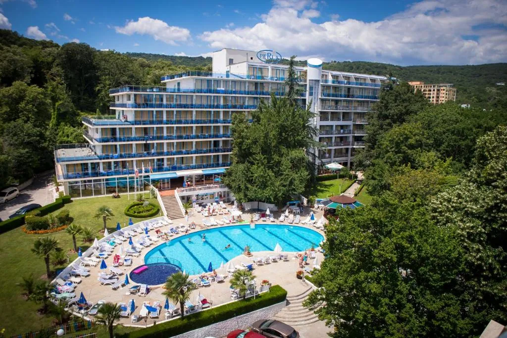 Golden Sands 8 nap/ 7 éj repjeggyel, medencés hotellel és reggelivel 59.300 Ft