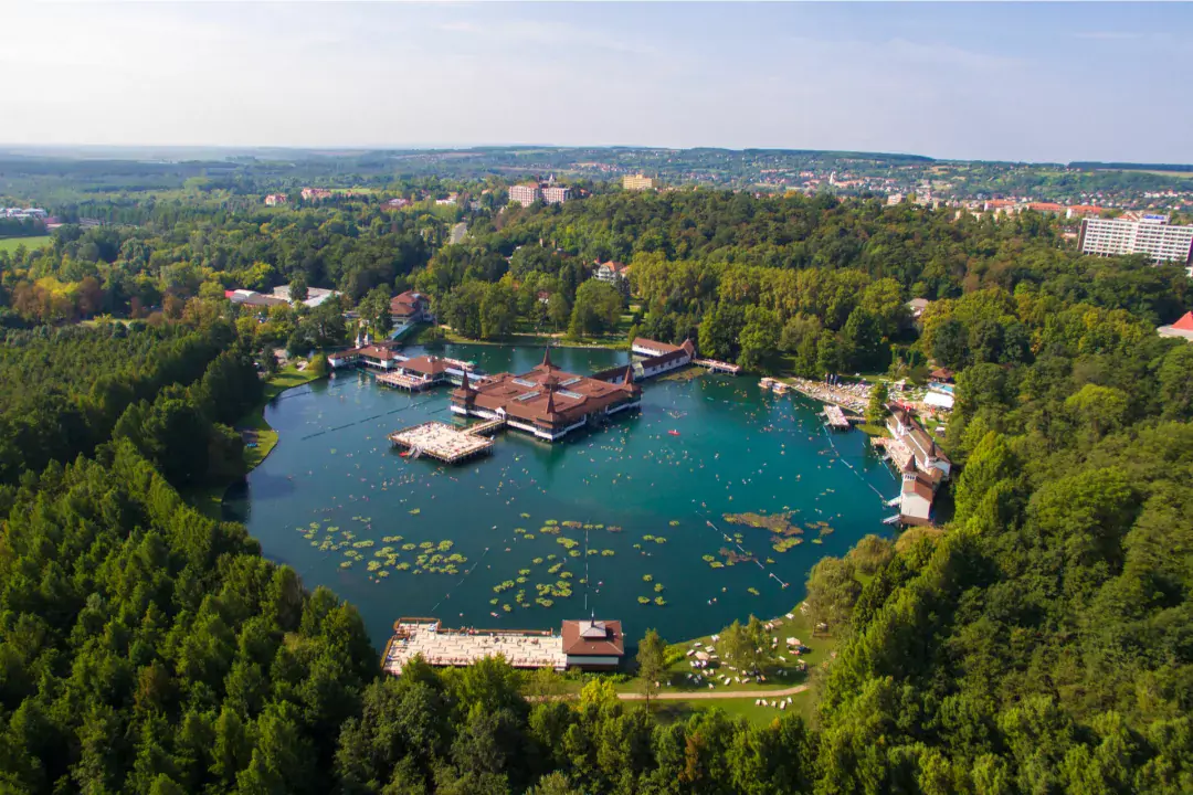 Felhőtlen nyári fürdőzés Hévizen!