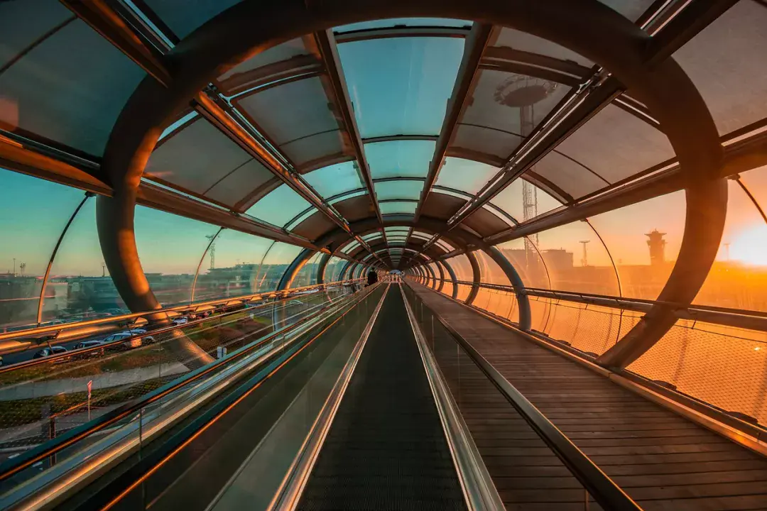 Hogyan közlekedj a párizsi Orly repülőtér termináljai között?