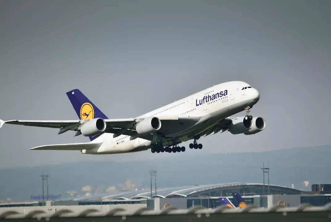 Hosszabb átszállási időt igér 2025-től a Lufthansa és újra aktíválja az Airbus A380-asát