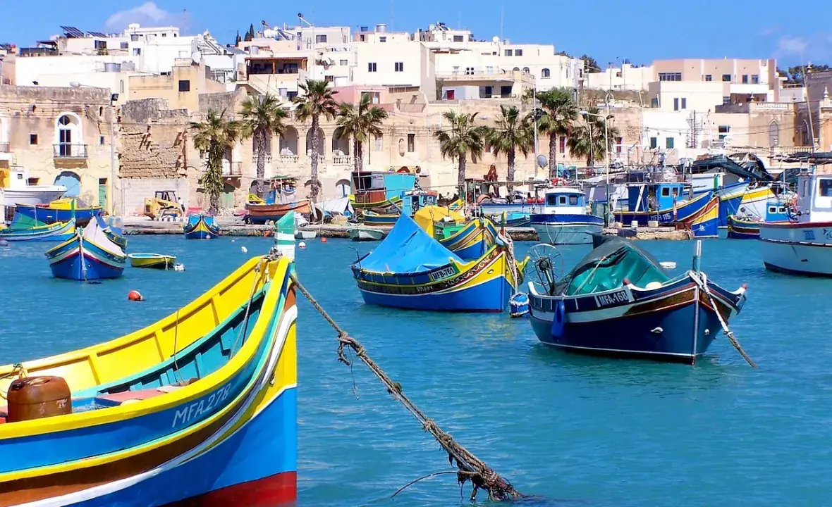 Irány Marsaxlokk, Málta festői halászfaluja