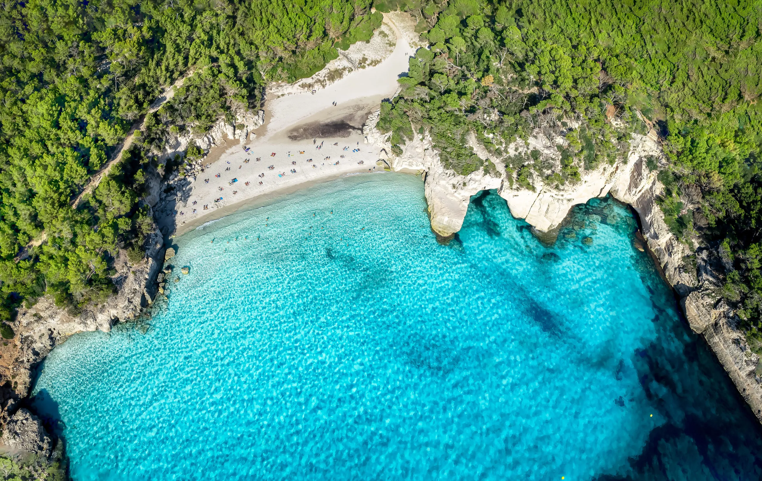 Menorca nyáron 5 nap/4 éjszakára repjeggyel és szállással 73.210 Ft/fő 