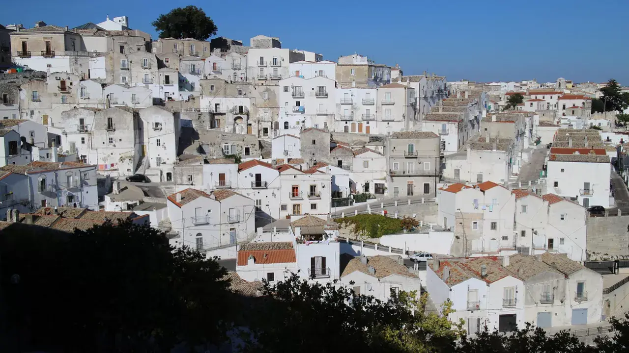 Monte Sant’Angelo, misztikum és csodálatos panoráma Puglia szívében