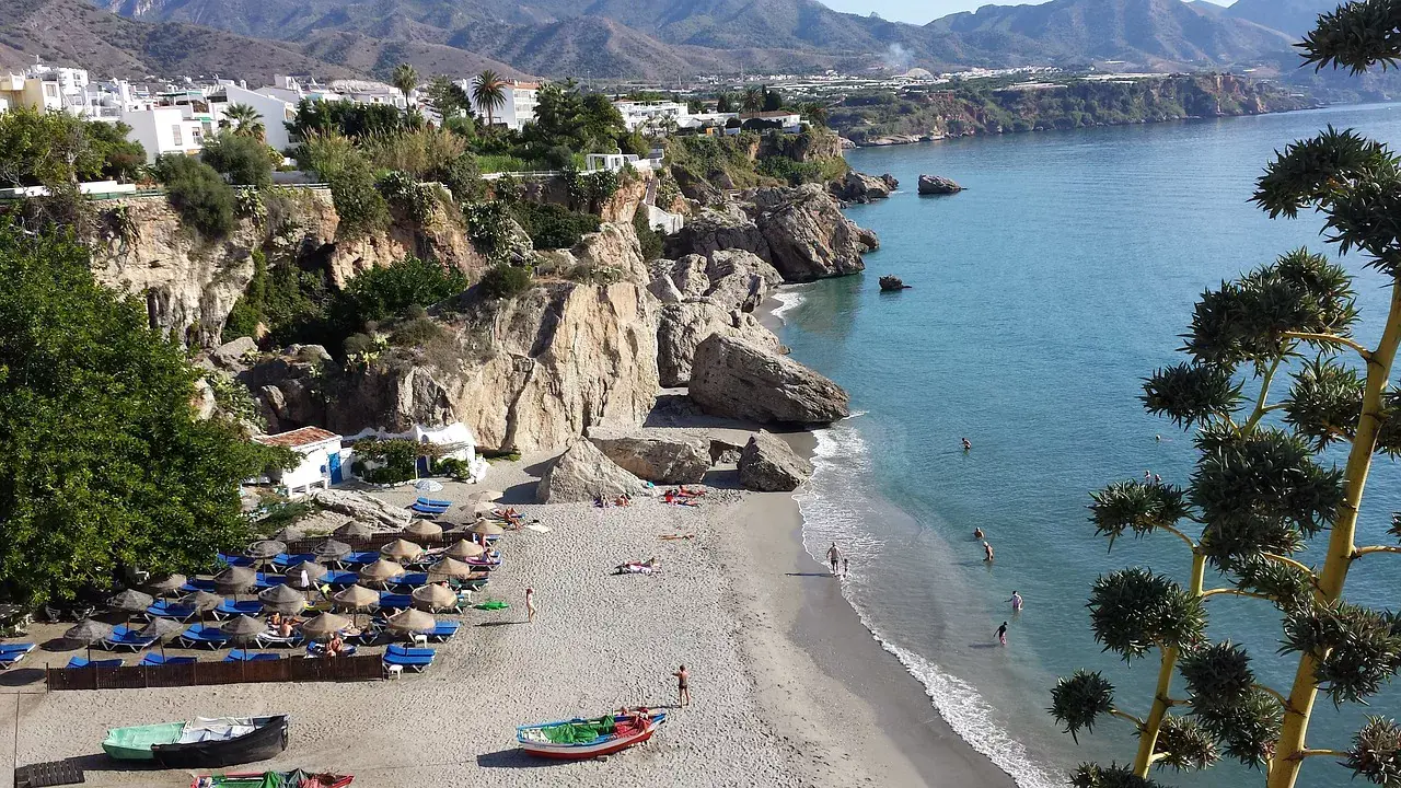 Nerja a spanyol tengerpart rejtett kincse