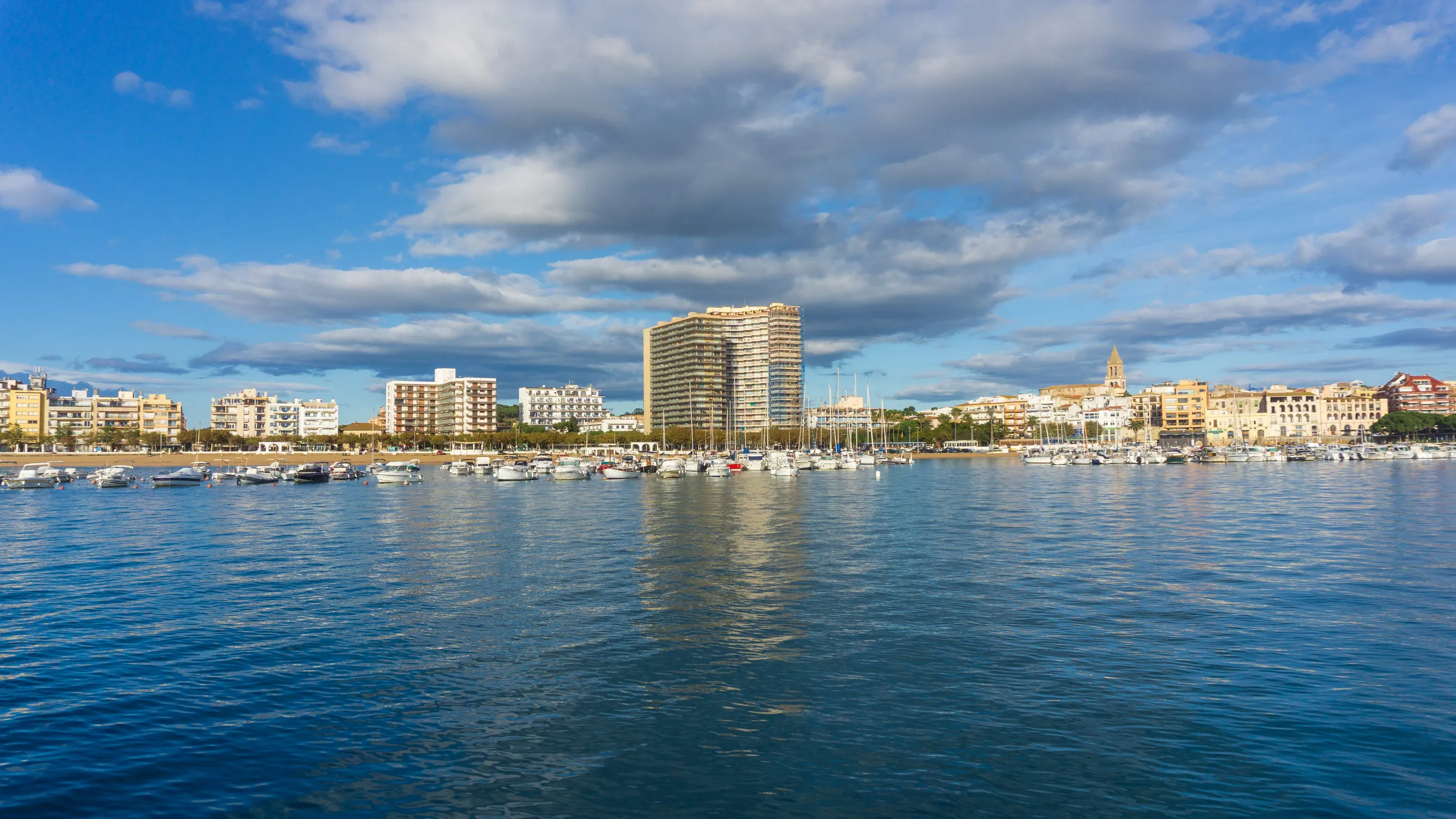 Palamós 6 nap/5 éjszaka repjeggyel és szállással 64.185 Ft/fő