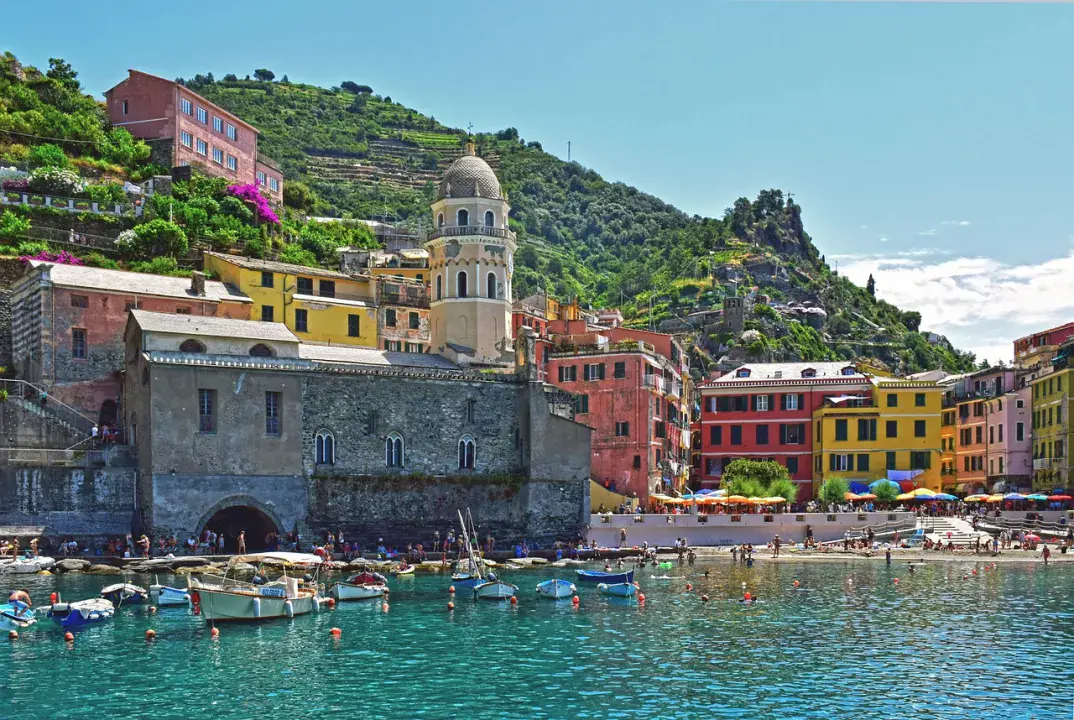 Szállások és éttermek Vernazza