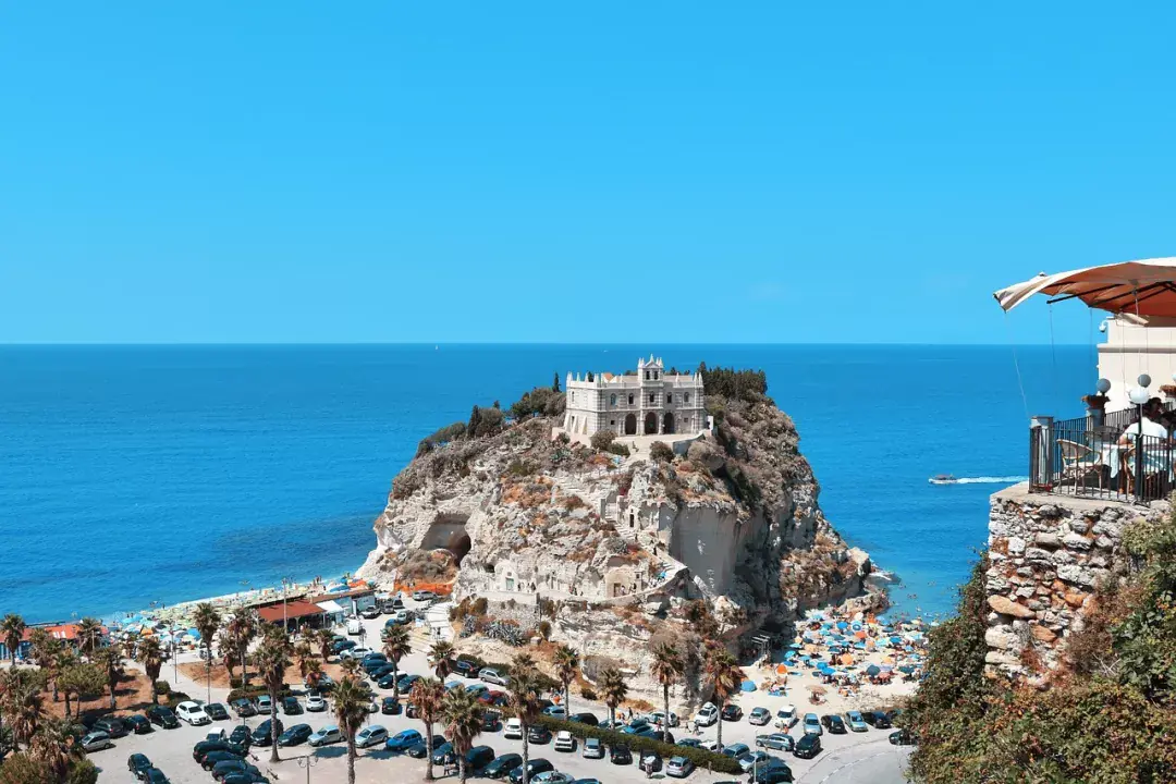Varázslat a sziklán, irány Tropea